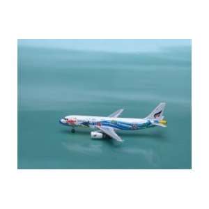  Herpa Wings Etihad B777 3OOER Model Airplane: Toys & Games