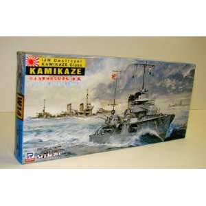  SKYWAVE MODELS   1/700 Japanese WWII Destroyer Kamikaze 