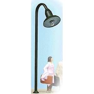  Walthers   Working Street Lamps   Station Platform Light 