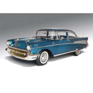 1/18 1957 Chevy Bel Air, Harbour Blue: Toys & Games