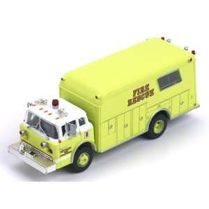 HO RTR Ford Fire Rescue Truck, Detroit: Toys & Games