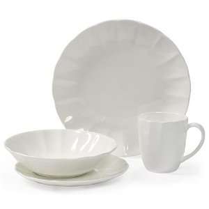  TU Studio Bellflower 16 pc. Dinnerware Set Kitchen 