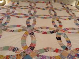 VTG PIECED HAND STITCHED CHARMING MULTI DBL WEDDING RING QUILT TOP 