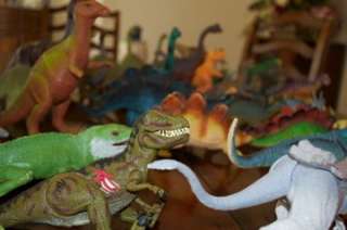Very large lot of Dinosaurs toys 32 pieces   