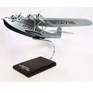  M 130 China Clipper PAA 1/72 Scale Model Aircraft: Toys 