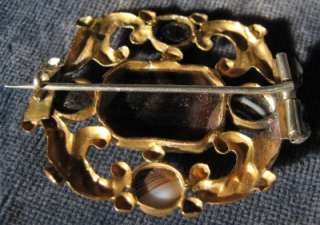 VICTORIAN SCOTTISH BANDED AGATE BROOCH GOLD COLOURED FRAME C 1860 
