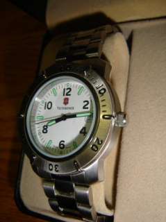NEW VICTORINOX AVENGER SWISS ARMY WATCH 35037 MENS SMALL SIZE VINTAGE 