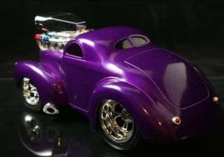 MUSCLE MACHINES 1941 Willys Coupe   Purple 118 Scale  
