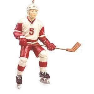  Hockey Player Christmas Ornament: Sports & Outdoors