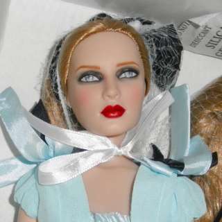 Blue Alice   Tonner 2011 Halloween Convention Exclusive Doll 