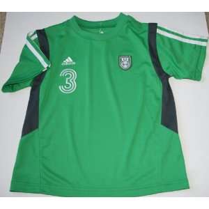  Adidas Boys Soccer Shirt Size 5 Green 