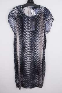   textures an abstract design in this stylish dress from Piazza Sempione