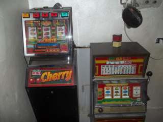 Slot machine vintage QUORTERS e MINI CHERRY a Piacenza    Annunci