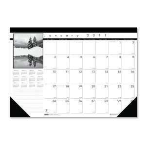  House of Doolittle Black on White Desk Pad Calendar 