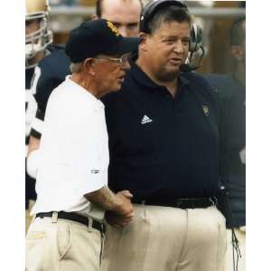 LOU HOLTZ & CHARLIE WEISS NOTRE DAME FIGHTING IRISH 8 X 10 ACTION 